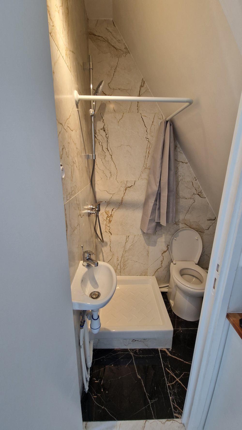 Vente Appartement Studio 14 m² rénové, Dernier étage, Levallois-Perret Levallois-perret