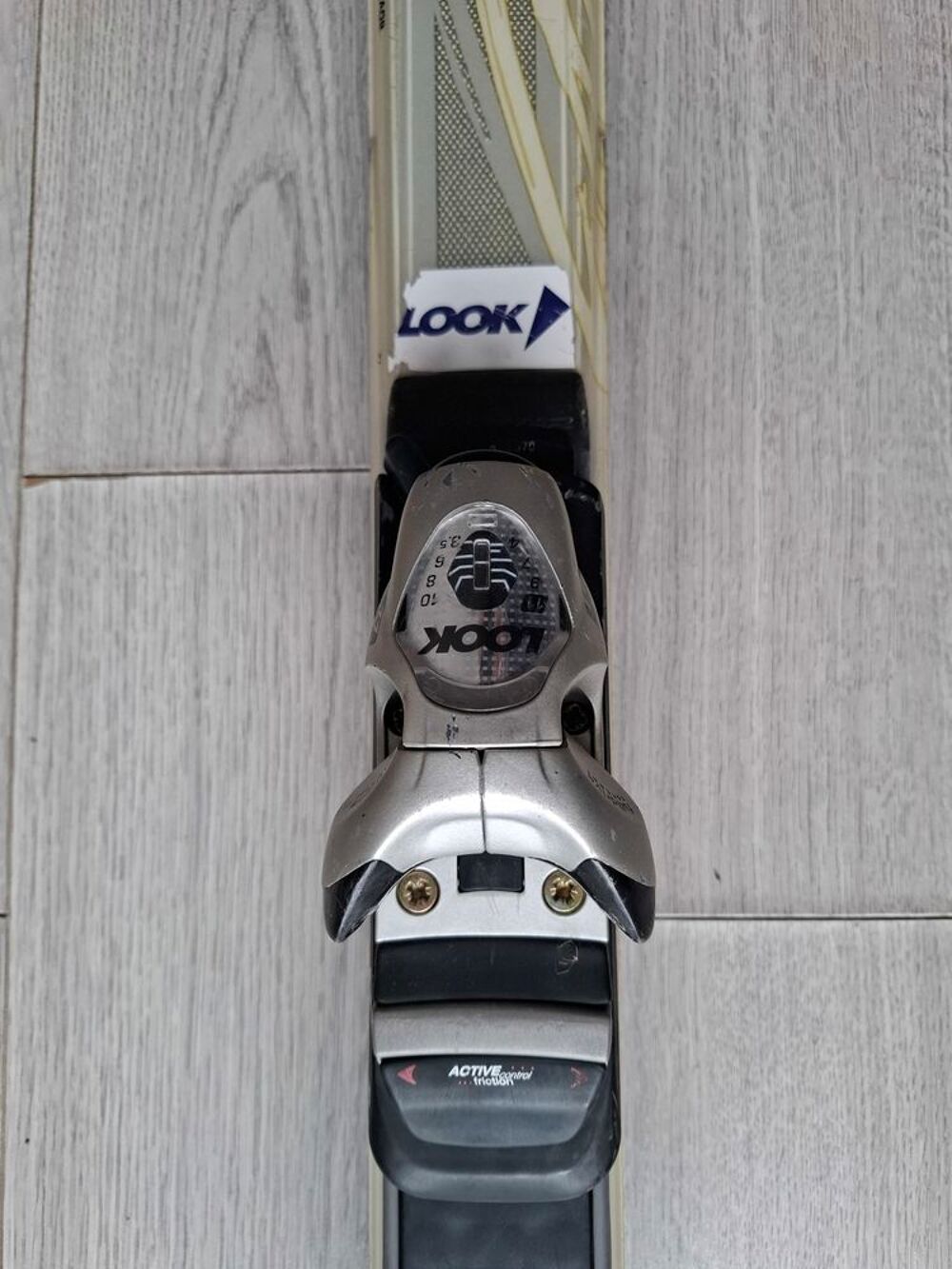 Skis piste Dynastar avec fixations hommes &eacute;tat satisfaisant Sports