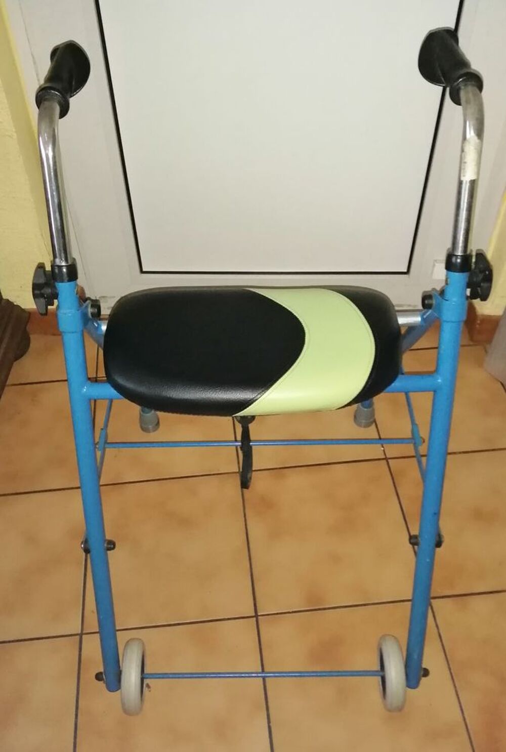 chaise perc&eacute;e/douche Meubles