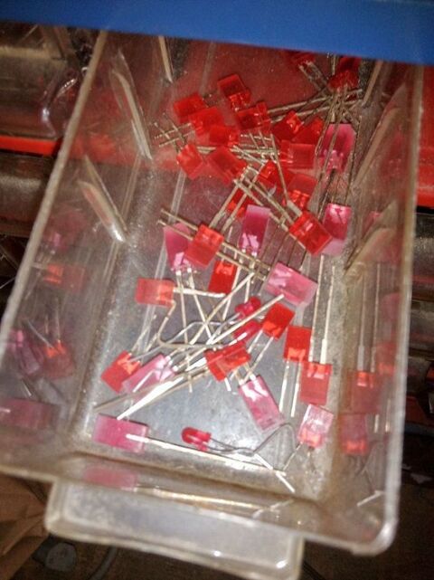 Lot de 20  leds 3MM  ROUGES    ou   rectangulaires 
5 Lampertheim (67)