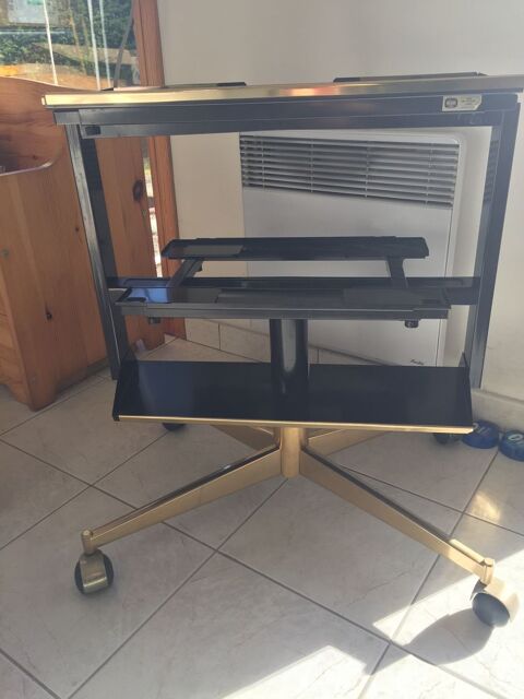 pied TV Sur roulettes pour supporter TV et magntoscope 30 Locon (62)