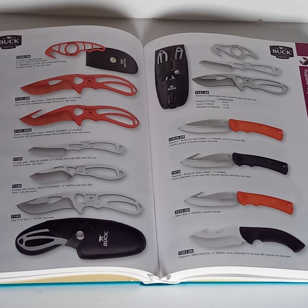 Gros catalogue de reference de couteaux et d'accessoires de 