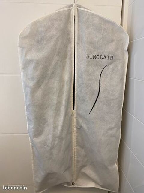 MANTEAU NOIR  avec �tiquette  
Peau Lain�e Prestige
170 G�nissieux (26)