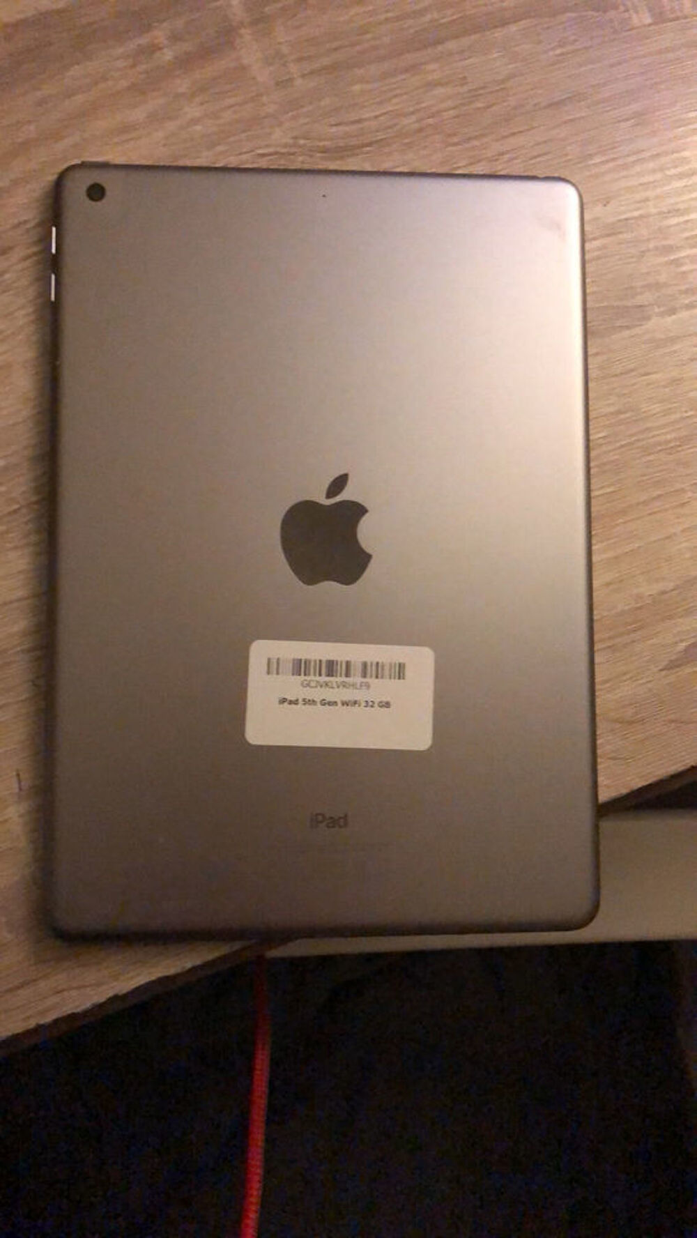 iPad iOS 17.7.10 . 5 eme g&eacute;n&eacute;ration Téléphones et tablettes