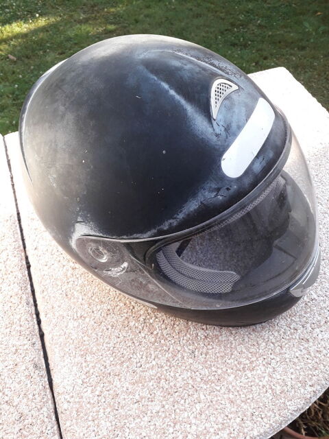 CASQUE INTEGRAL MOTO NOIR ayant tr�s peu servi 10 Saintes (17)