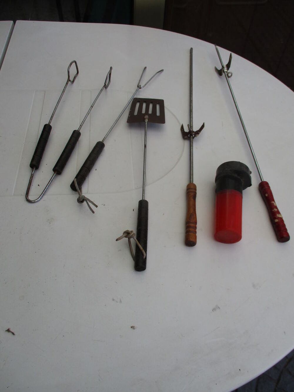 lot de ustensiles et grille pour barbecue Jardin