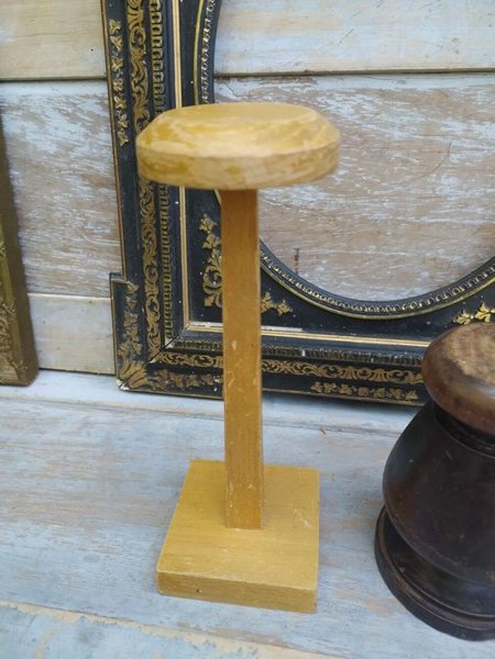 Ancien Pr&eacute;sentoir &agrave; Chapeau Magasin Siegel Vintage 
