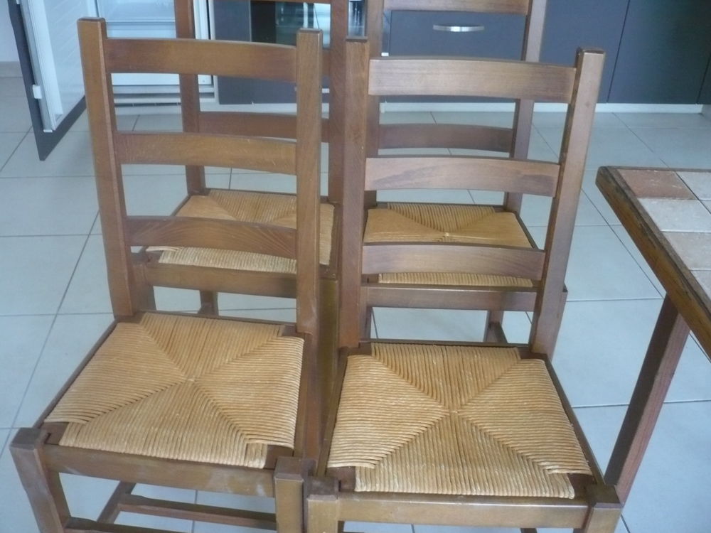 TABLE DE CUISINE+ 4 CHAISES Meubles