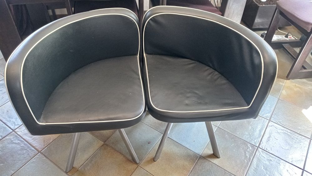 quatre fauteuils Décoration