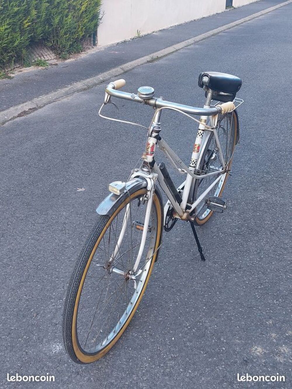 V&eacute;ritable v&eacute;lo de ville "vintage " PEUGEOT ann&eacute;es 1980 Vélos