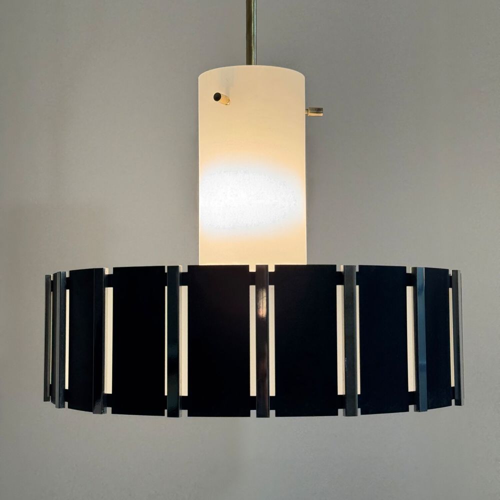 Ancienne SUSPENSION EN OPALINE SPACE AGE "&nbsp;WILA&nbsp;" vintage
Décoration