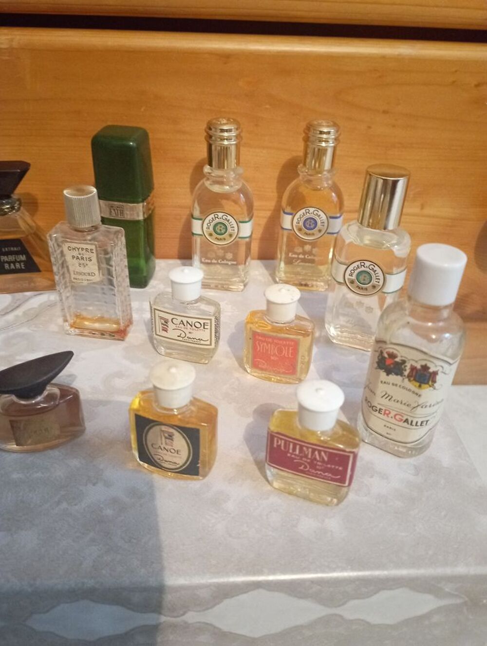 Lot de 32 miniatures de parfum rares 