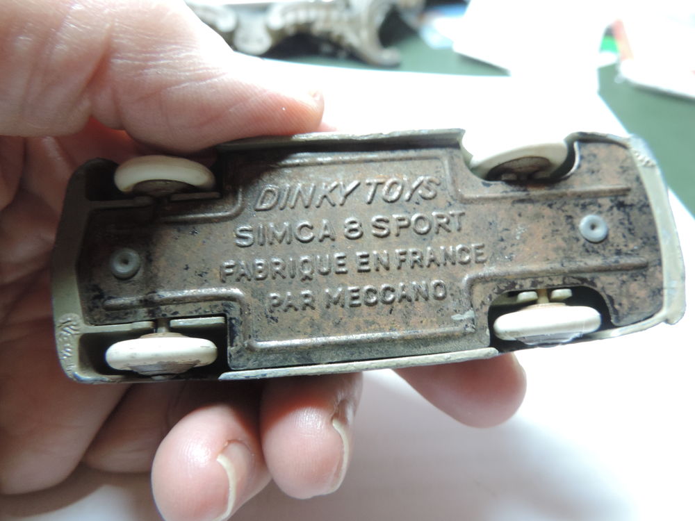 DINKY TOYS - SIMCA 8 SPORT - Echelle : 1/43 &egrave;me 