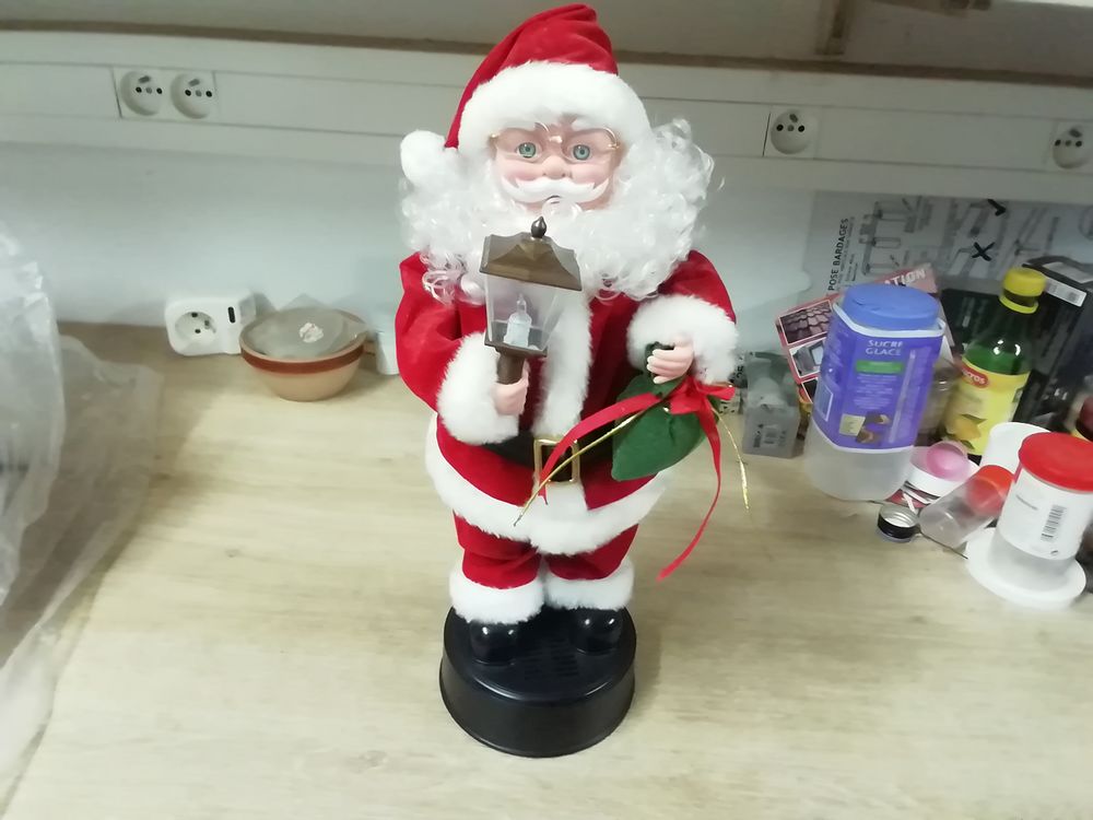 P&egrave;re No&euml;l musical, avec chant et &eacute;clairage Jeux / jouets