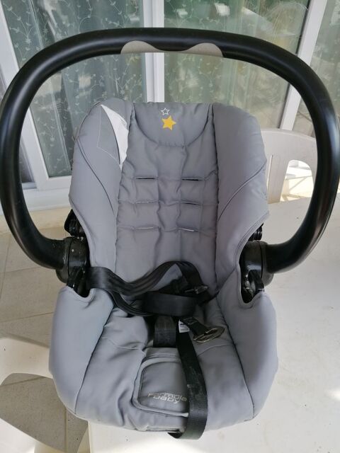 siège auto bébé. 25 Valbonne (06)