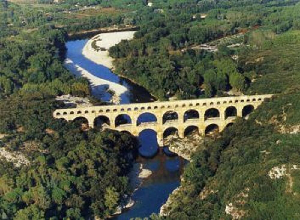   gite dans petit village de l Uzge pont du Gard en  campagne Languedoc-Roussillon, La Bastide-d'Engras (30330)