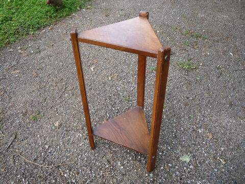 Gu�ridon en noyer art d�co triangulaire
45 Castres (81)