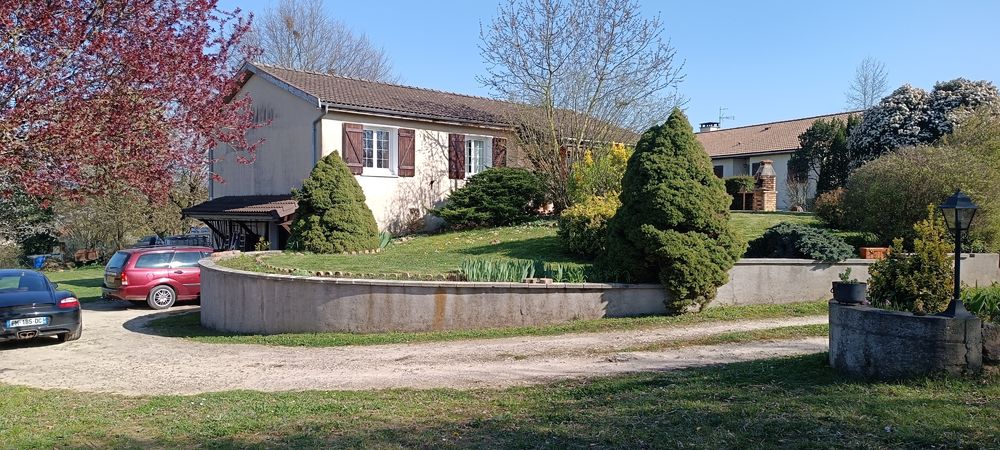 Vente Villa Villa100m2 + sous-sol 100m2 sur un terrain de 1750m2. Rignieux-le-franc
