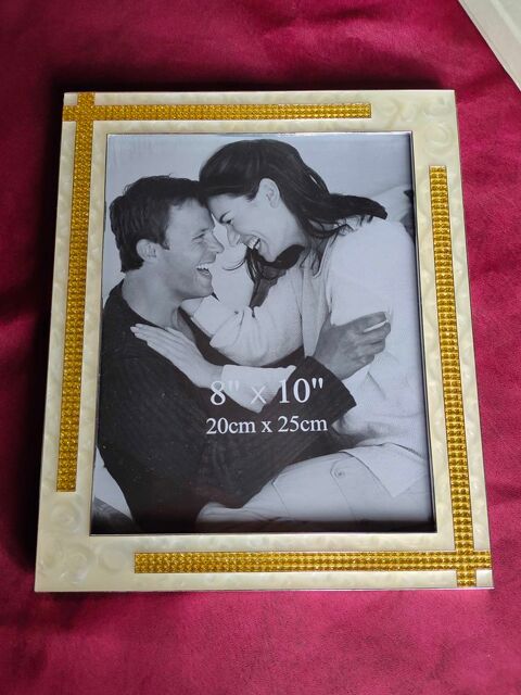 Cadre photo 20 cm x 25 cm avec sa boite 8 Avermes (03)
