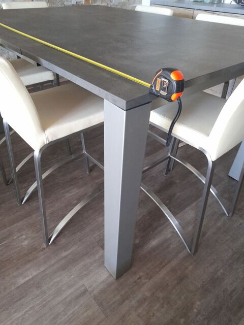 Table  manger et 6 chaises Marque   4 pieds   350 Nice (06)