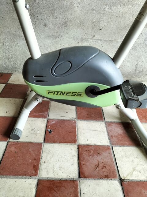 V�lo d'appartement la marque fitness 45 Souppes-sur-Loing (77)