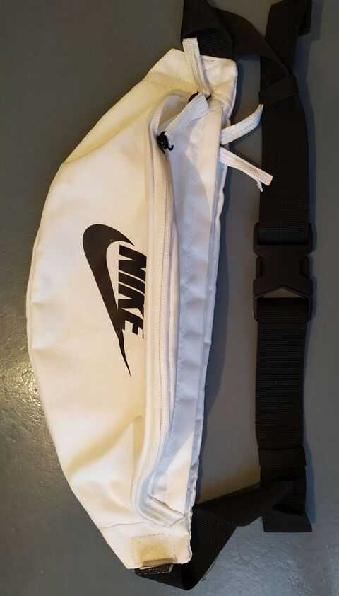 Banane NIKE 0 Le Bourget (93)