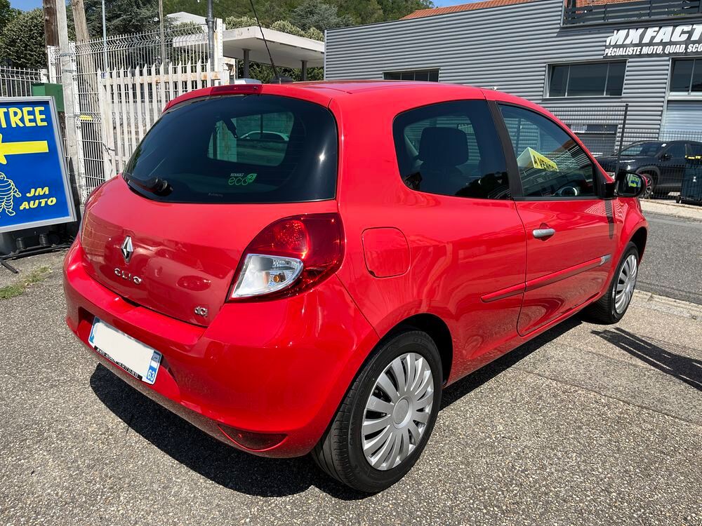 Clio III dCi 75 eco2 Dynamique TomTom Euro 5 2011 occasion 42700 Firminy