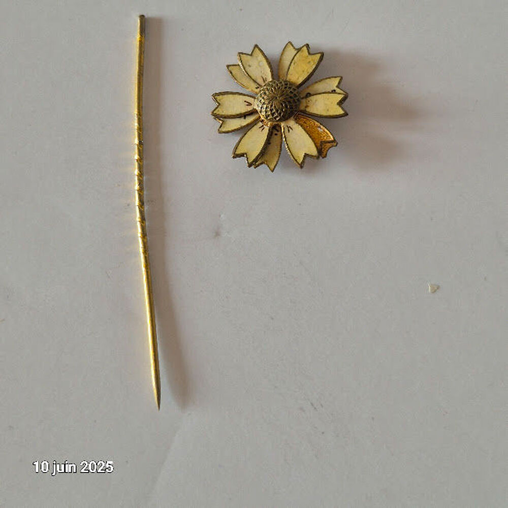 &Eacute;pingle Fleur Pour Cravate avec un message : je t' aime de t Bijoux et montres