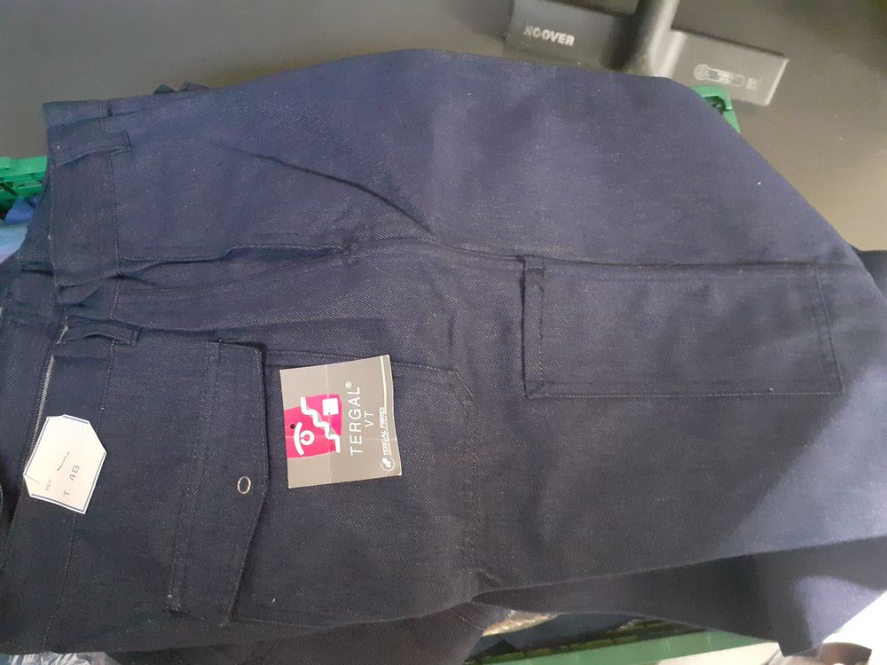 Pantalon de travail taille 48 type jeans neuf Vtements