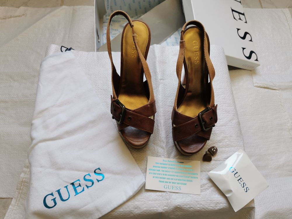 Chaussures GUESS Chaussures