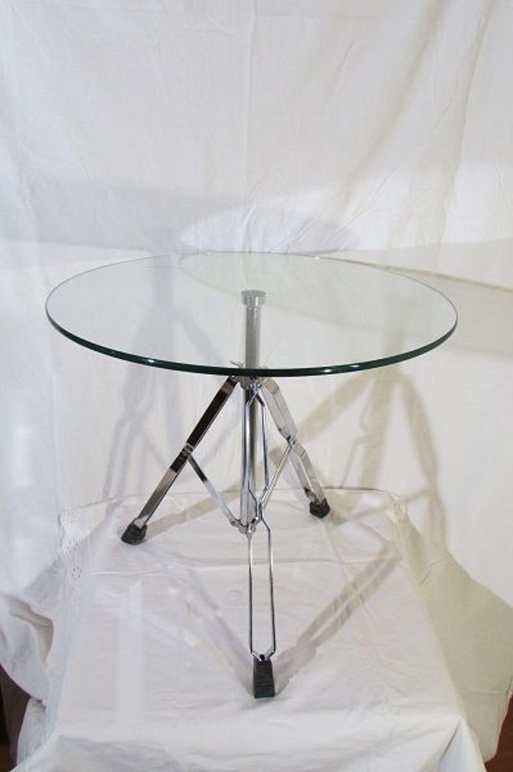 Jolie petite table design chrome et verre Meubles