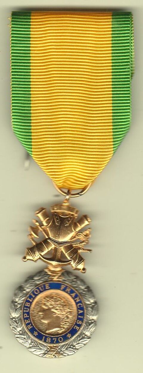 Médaille Militaire 1870 -  modèle a anneau  18 Doullens (80)