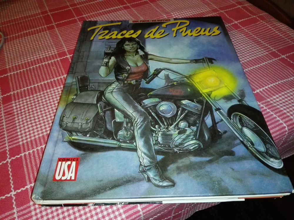 TRACES DE PNEUS Livres et BD