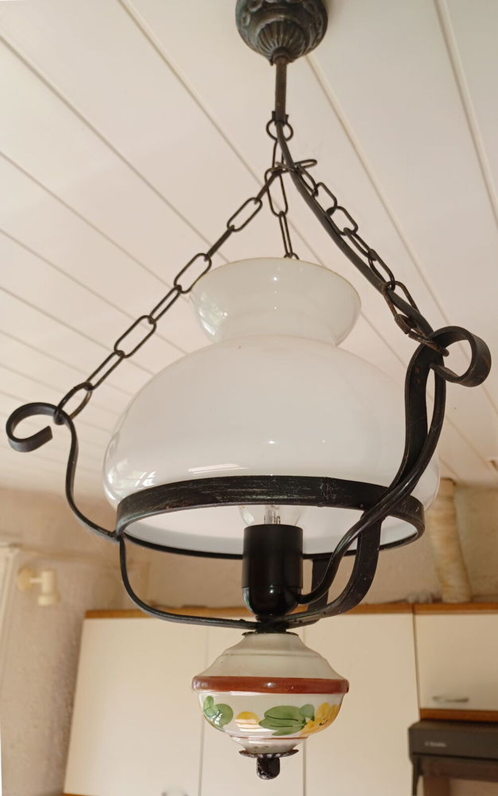 3 suspensions : opaline / verre et bois / m&eacute;tal Meubles