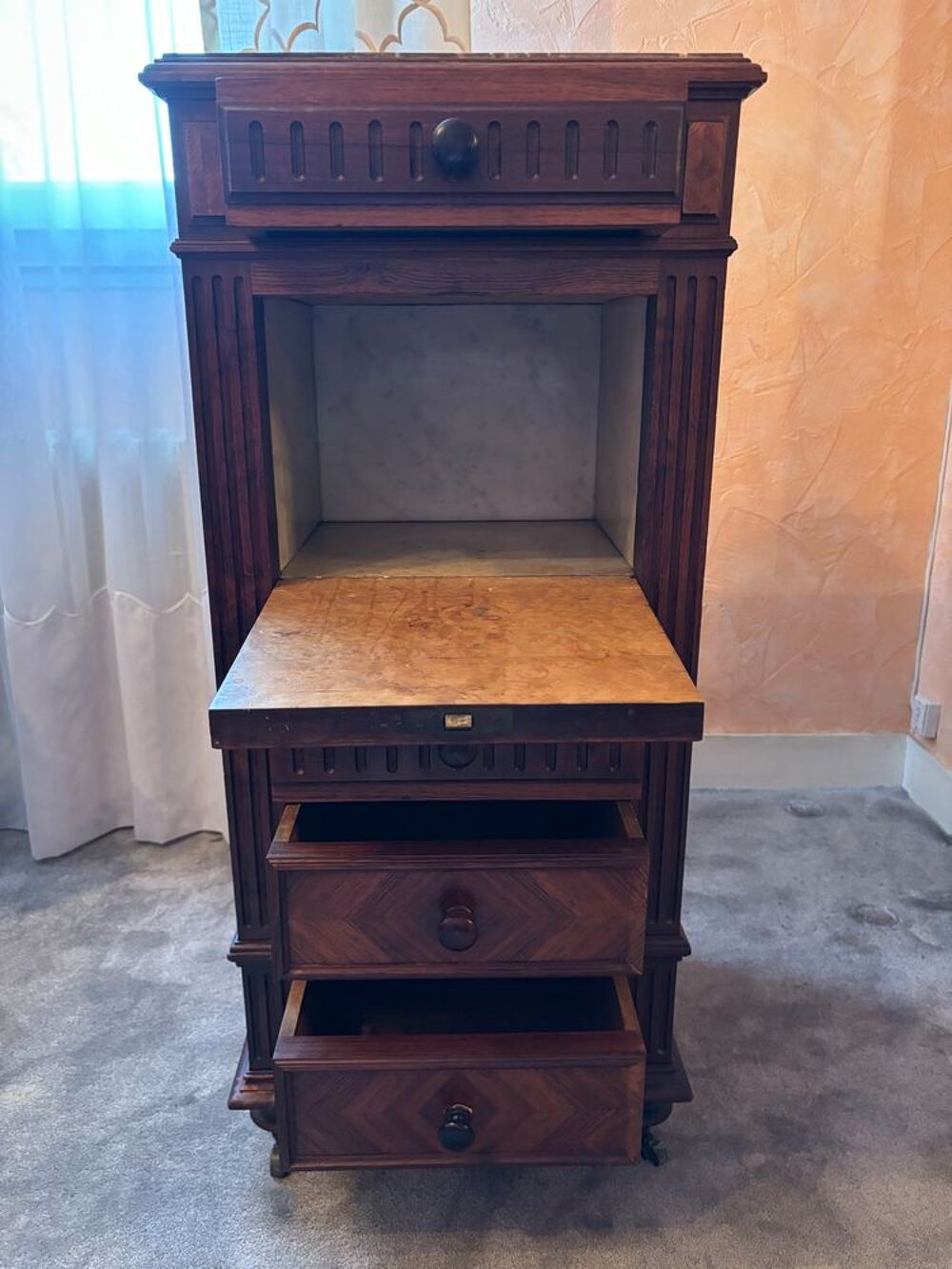Chiffonnier sur roulette style Louis Philippe, ch&ecirc;ne massif Meubles