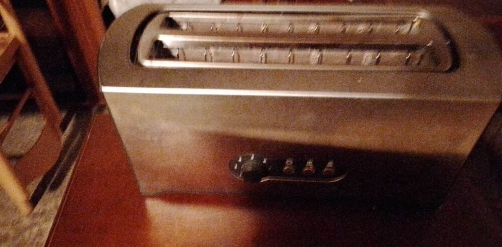 GRILLE PAIN GRAND MODEL Electroménager