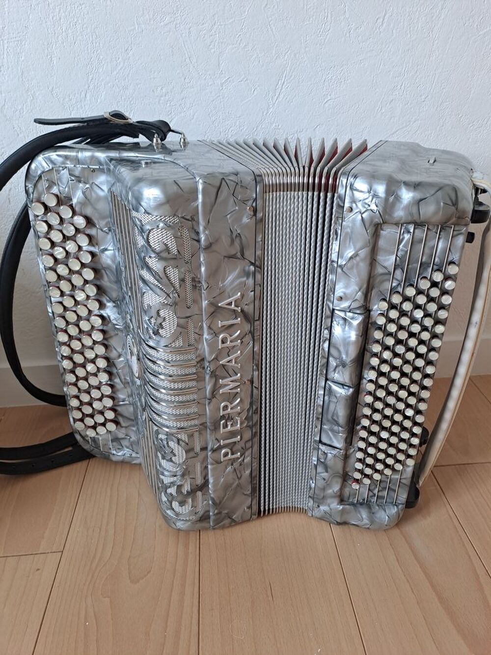 tr&egrave;s bon accord&eacute;on Instruments de musique
