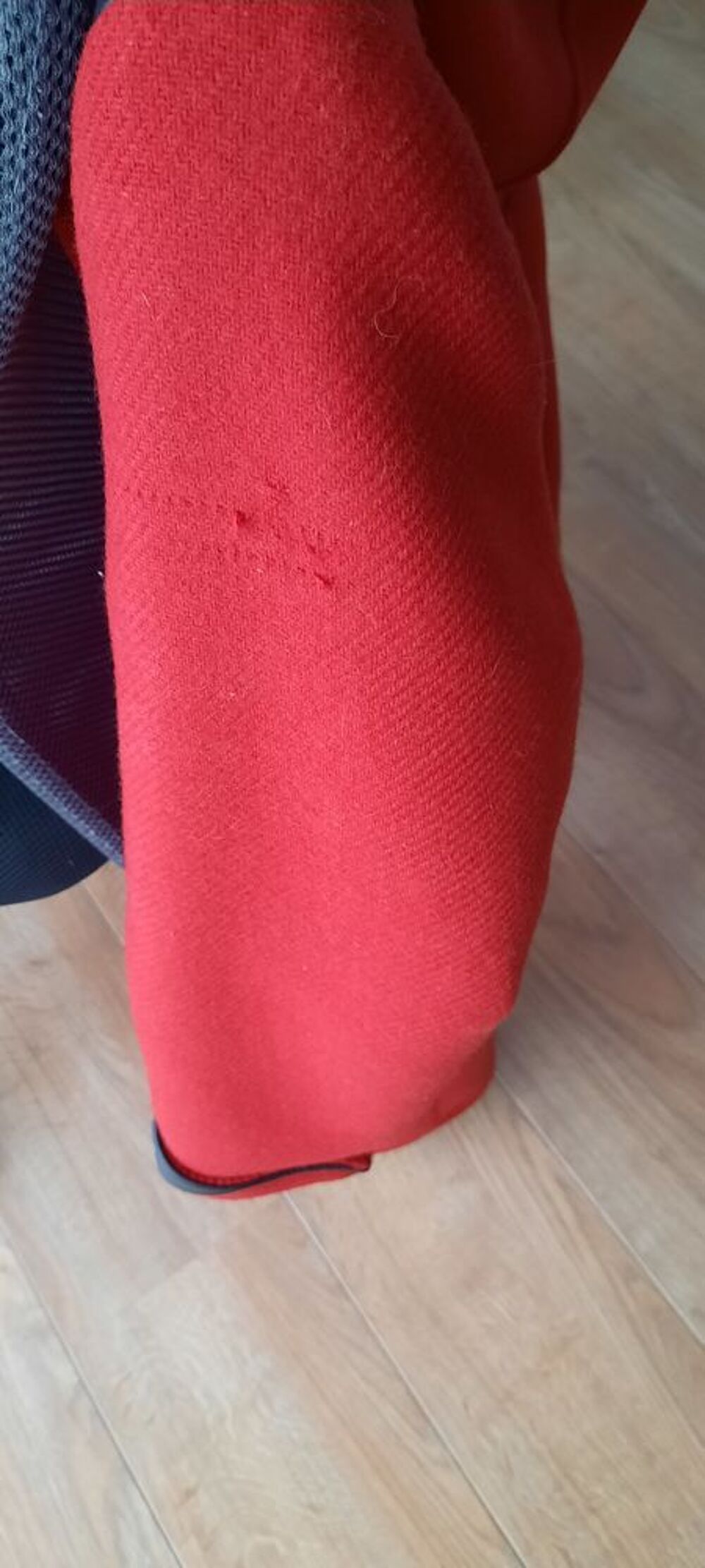 Achetez manteau rouge naf occasion annonce vente Les Martres de