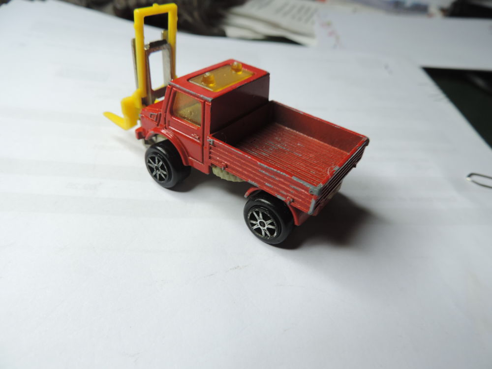 MAJORETTE - UNIMAG CAMION MERCEDES ELEVATEUR - 1/82 &egrave;me. 