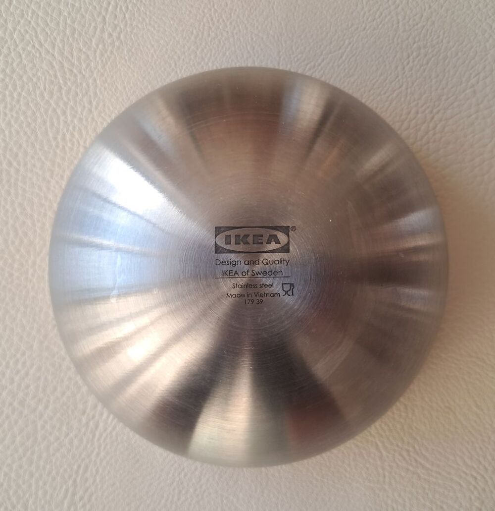 lot de 6 demi sph&egrave;re bol saladier en inox marque ikea 
Cuisine