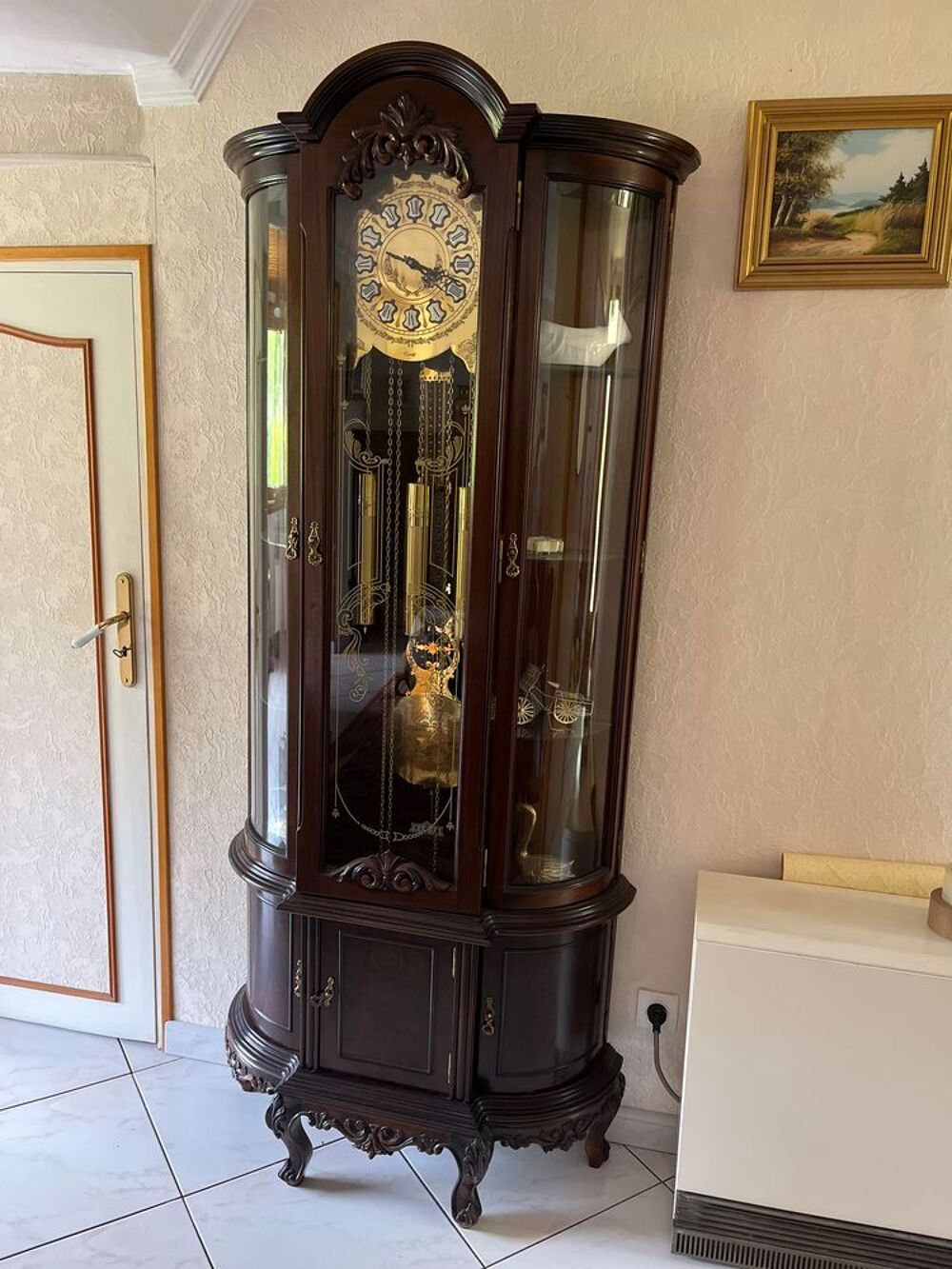 Comtoise horloge deco et en parfait &eacute;tat. Luminaire int&eacute;gr&eacute;. dimensions : Hauteur 2m Largeur 85cm Profondeur 32cm. d&eacute;montable en 2 parties. Meubles
