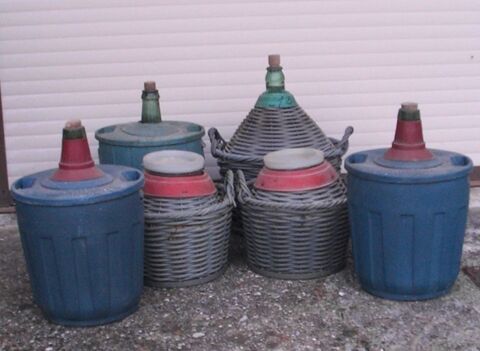 Lot de 6 bonbonnes en verre habillage plastique ou osier 20 P�gomas (06)