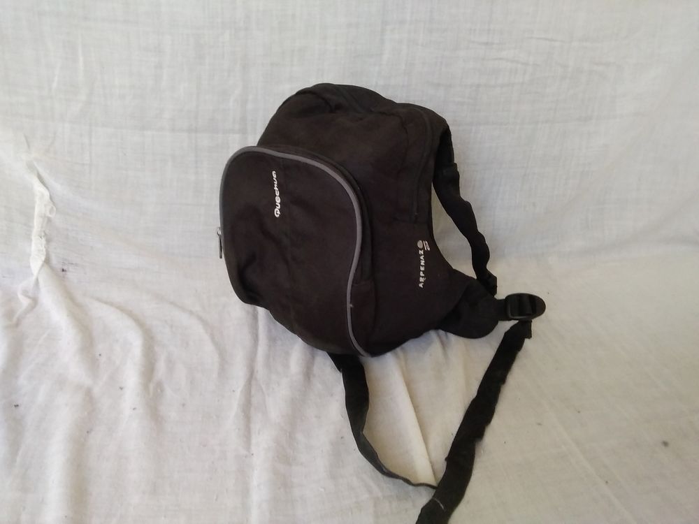 Sac &agrave; dos Quechua petit noir Sports