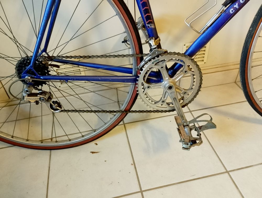  V&eacute;lo de route Cycles Gitane, taille 54. Sports