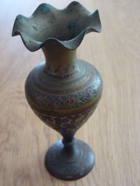 Vase laiton ancien 15 Clermont-l'Hérault (34)