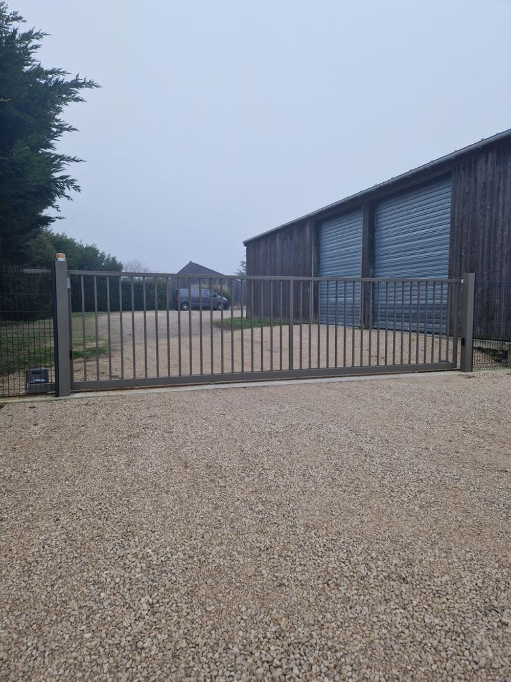 Location Remise/Grange LOCAL sécurisé 30 m2 accès poids lourd Montlouis 37270 Montlouis-sur-loire