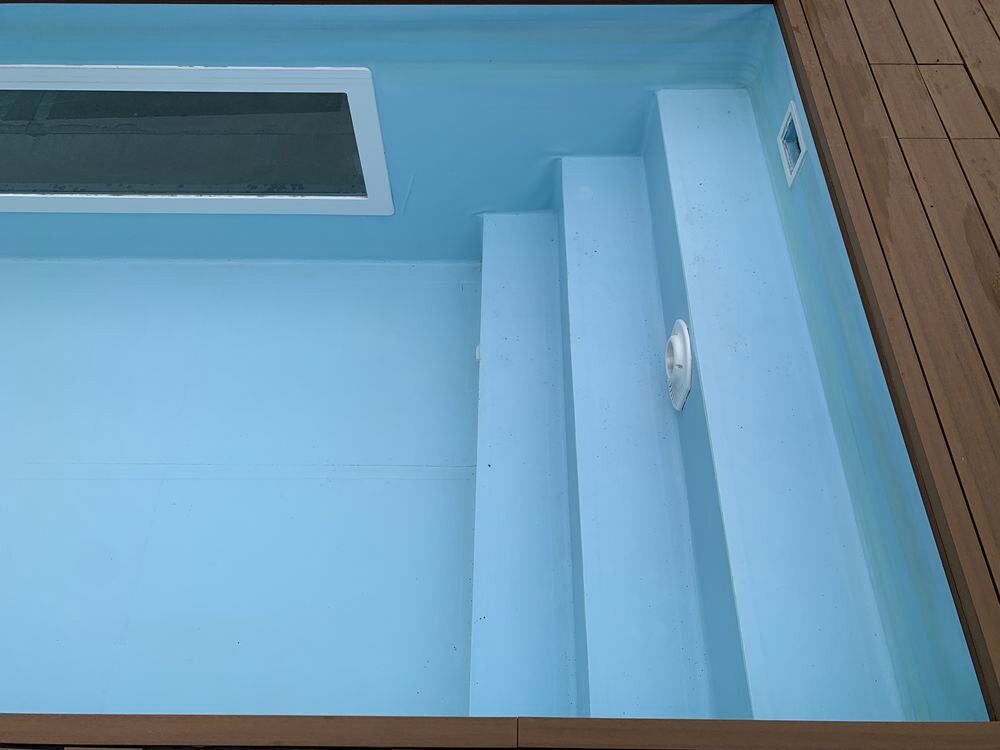 Piscine Container avec hublot vitr&eacute; Jardin