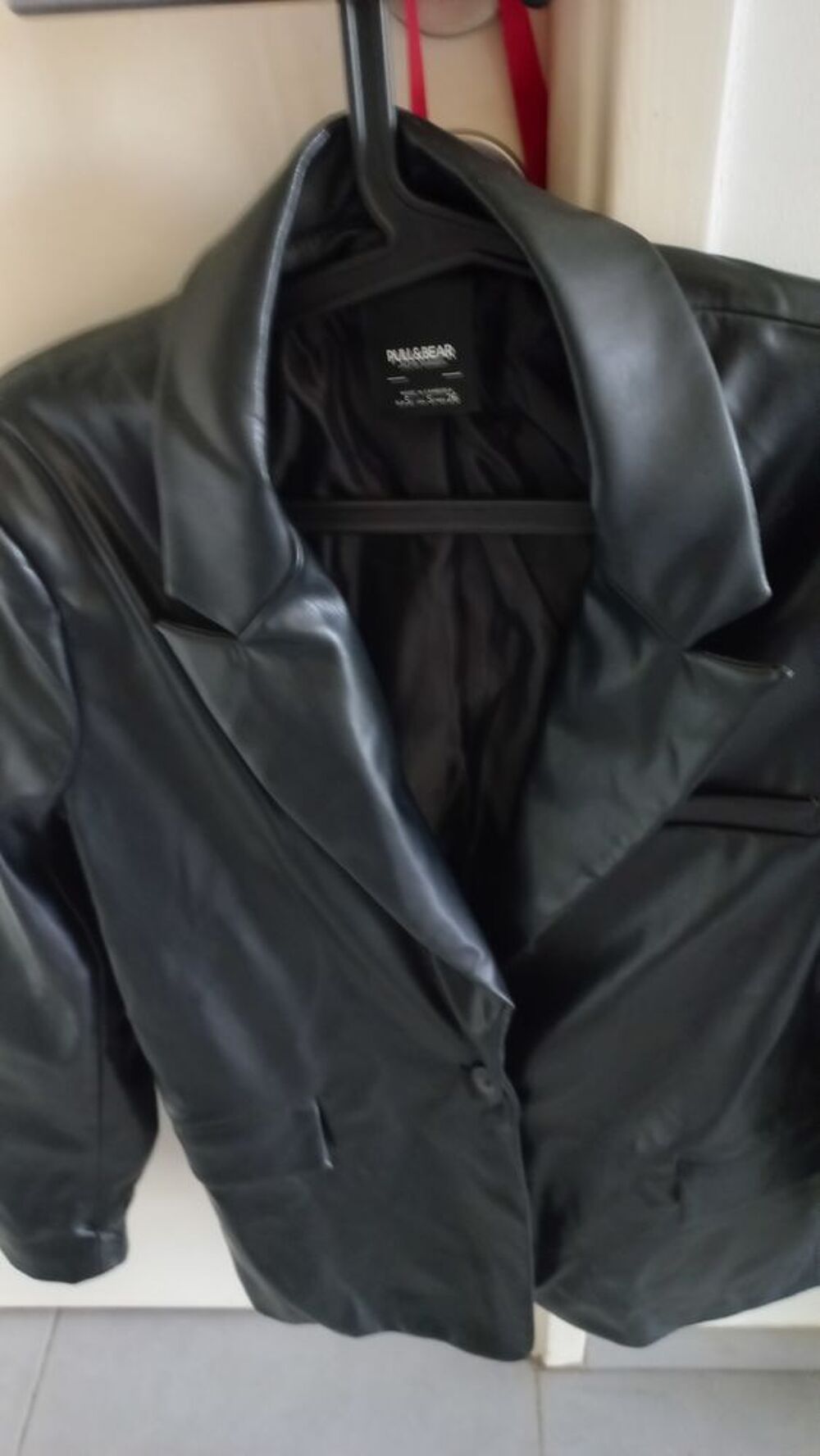 Jolie veste noire en simili cuir Marque Pull &amp; Bear Vêtements