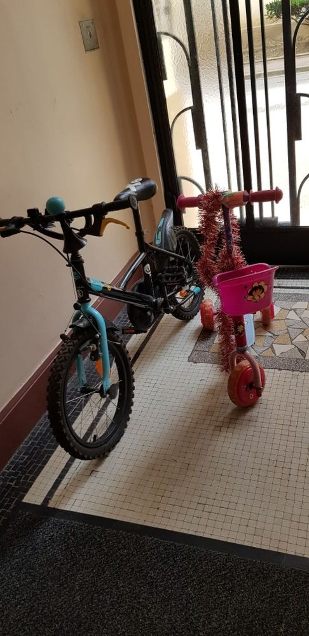 v&eacute;lo enfant trottinette Jeux / jouets
