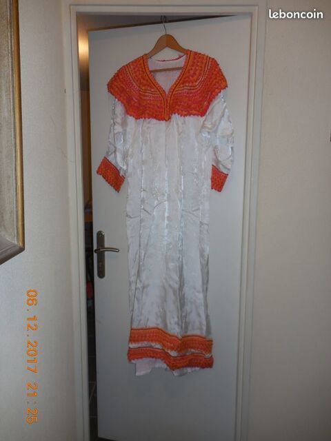 djellaba soyeuse t 42 44 10 S�te (34)